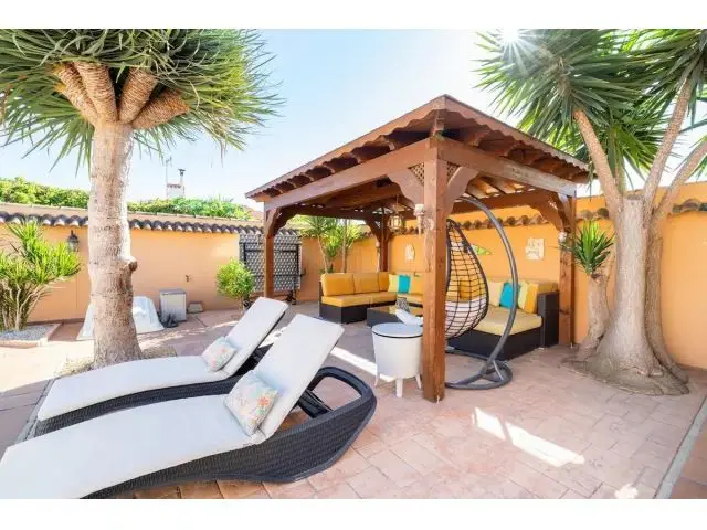 Chalet en Torrevieja Alquiler Temporada Familiar Jardin Piscina Barbacoa