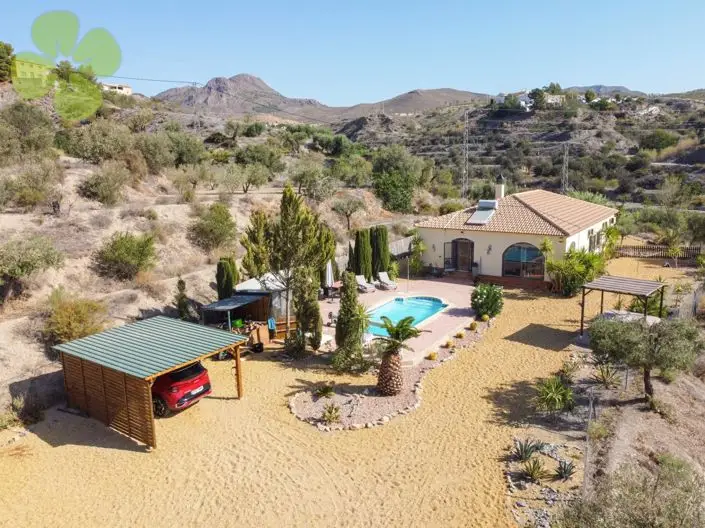 Villa de Lujo 4 Dormitorios Oria