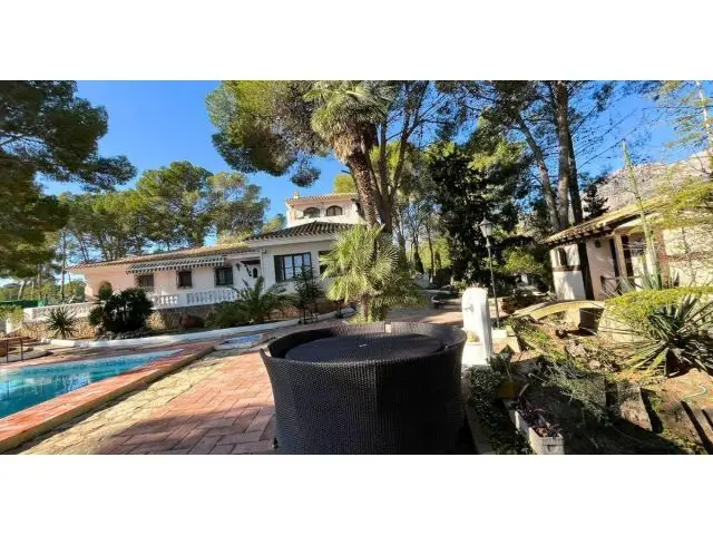 Villa con Vistas al Mar 6 Habitaciones Piscina y Establos
