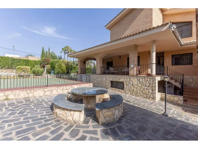 Chalet de Lujo en Venta en Riba roja del Turia
