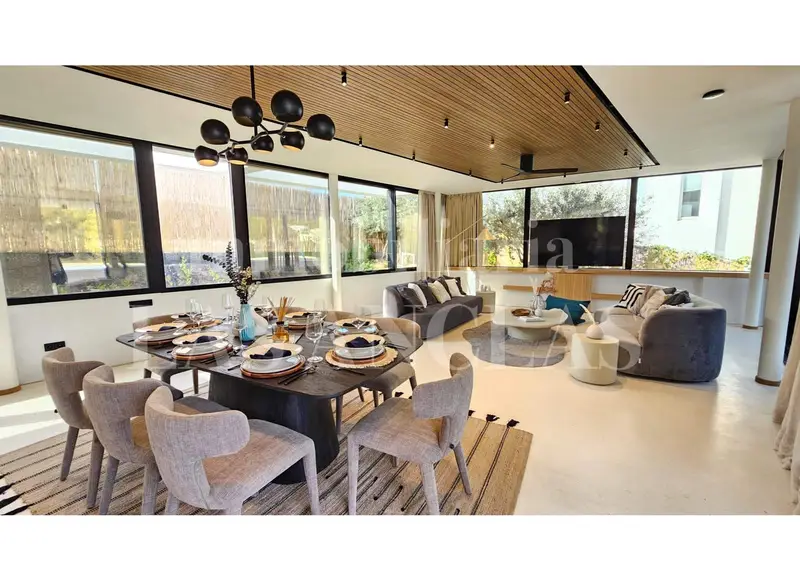 Villa de Lujo Minimalista en Ibiza con Ascensor y Domótica