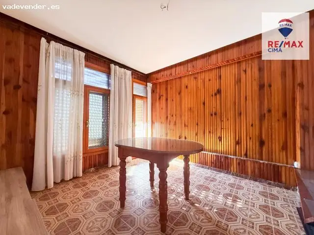 Piso amplio y luminoso en Baza centro 130m2
