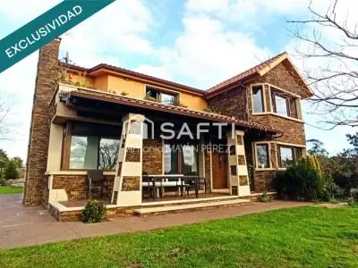 Casa Chalet en Ribeira con Vistas al Mar