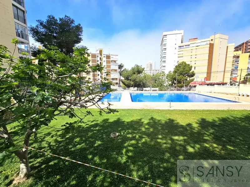 Apartamento en Benidorm con Piscina y Garaje