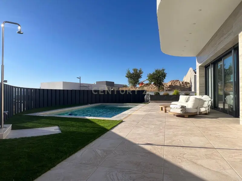 Pareado en Alquiler La Zubia 4 Dormitorios Piscina Gran Oportunidad