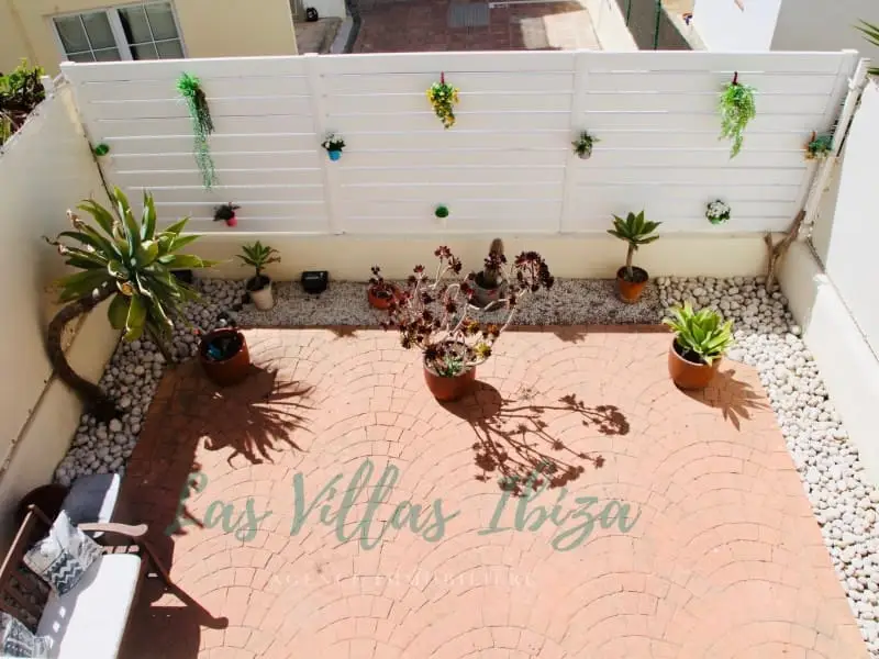 Casa Adosada en Ibiza con Vistas al Mar y 3 Dormitorios