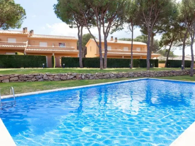 Casa Villa 3 Dormitorios L Escala Piscina