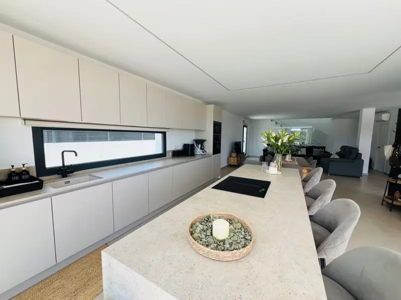 Chalet en Venta en Altea: Villa Moderna con Piscina y Características de Lujo