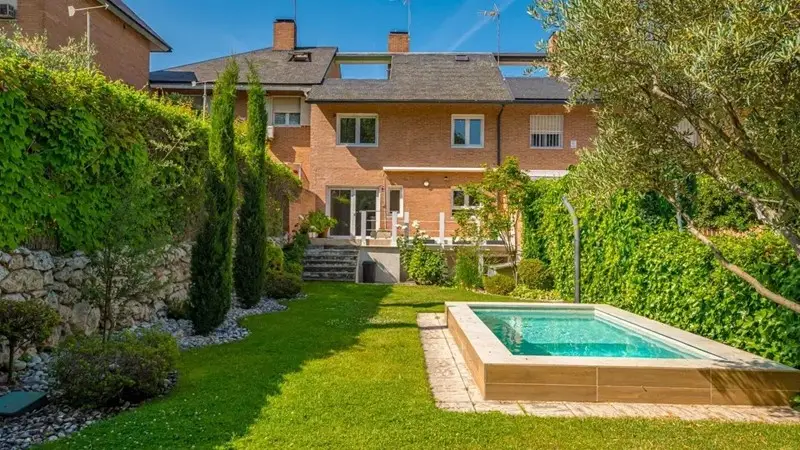 Chalet con Ascensor Piscina y Jardin en El Pardo Madrid