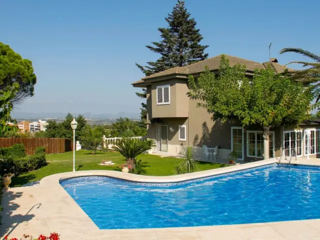 Casa Villa 5 Dormitorios Alquiler Cambrils Espa					
						 a