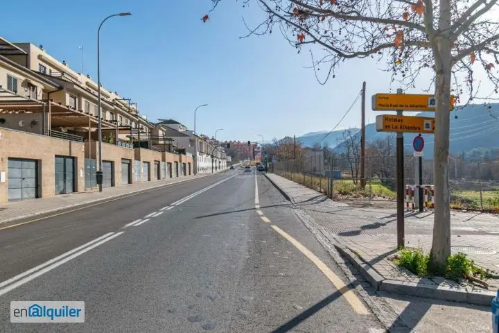 Chalet en Granada con 7 habitaciones, 2 piscinas y gran jardín