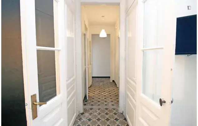Apartamento 6 Dormitorios Barcelona 18 a 39 años