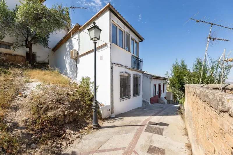 Casa con encanto en Granada ciudad: Vistas, 3 dormitorios y 2 salones