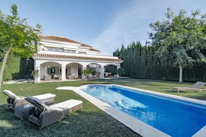 Villa de Lujo 4 Dormitorios en Venta Las Brisas Nueva Andalucia