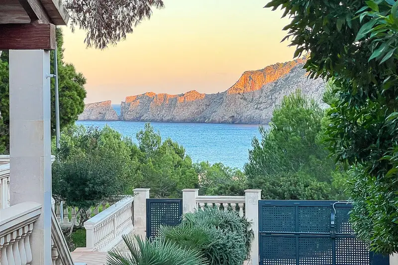 Chalet en Cala Mesquida con Piscina y Vistas al Mar