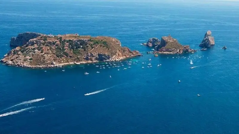 Chalet en Primera Línea de Playa con Licencia Turística