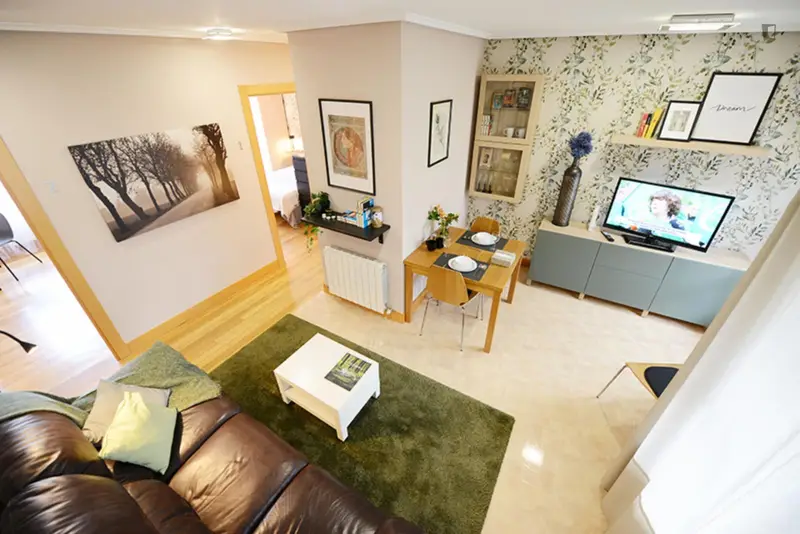 Habitacion Doble con Baño Privado en Piso Compartido