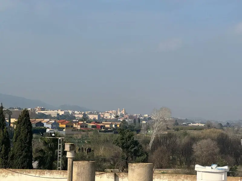 Finca con 10 habitaciones y 4 baños cerca de Valencia