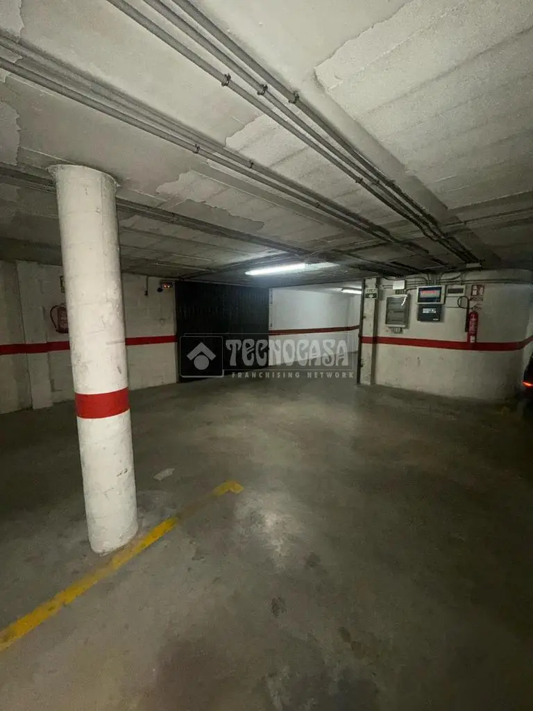 Box/plaza de garaje en venta en Lucena