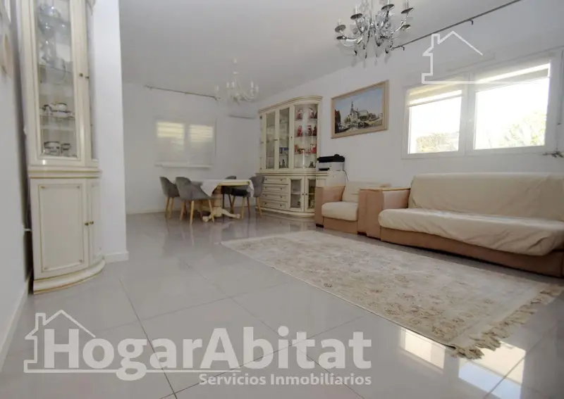 Chalet en venta en La Pobla de Vallbona, Valencia