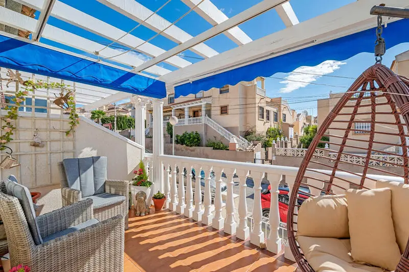 Villa de 4 Dormitorios en Venta cerca de Orihuela Costa
