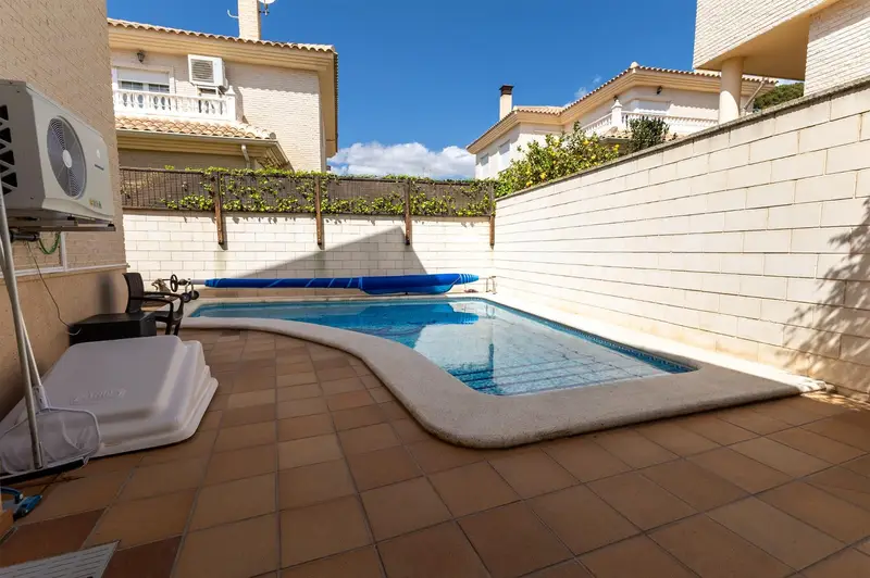 Venta Chalet Luminoso Petrel Piscina Climatizada
