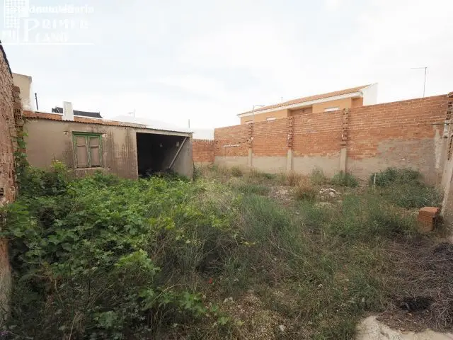 Solar 168m2 Esquina Tomelloso Ideal Vivienda Piscina