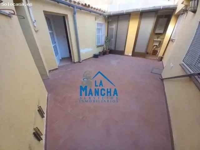 Casa Independiente con Patio en Jaén - 4 Dormitorios y Garaje