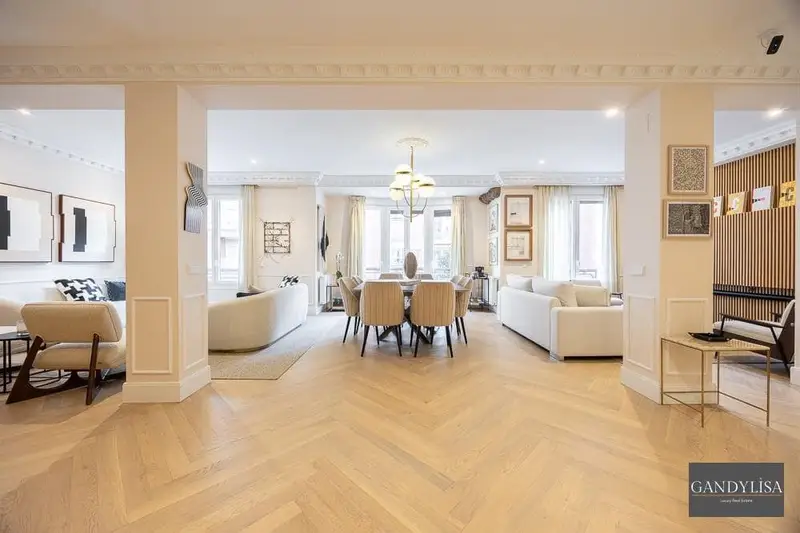 Apartamento en venta Madrid: 4 habitaciones, lujo y comodidad