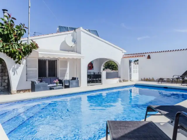 Casa-Villa de 2 Dormitorios alquiler Moraira, España