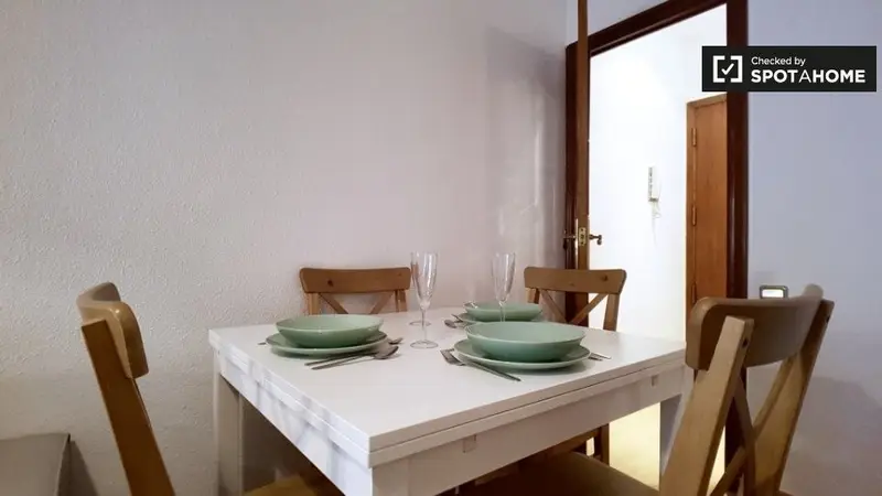 Apartamento de 3 dormitorios y 1 ba
;o en Barcelona