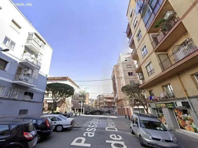 Piso en Calle Perez Galdos Badalona Ocupado Venta al Contado