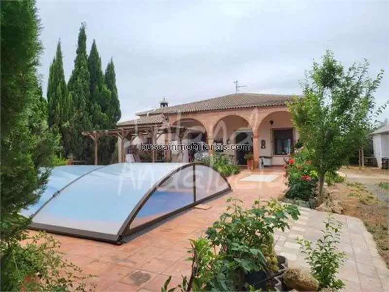 Villa en Casariche Sevilla con Piscina y Paneles Solares