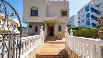 Chalet en venta en Calle del Mirlo, 8