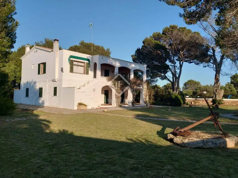 Chalet en venta en Ciutadella de Menorca con 5 dormitorios y a 200m de la playa