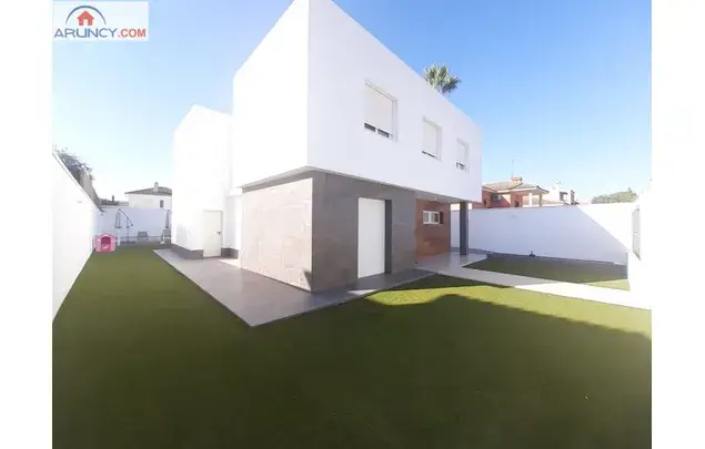 Casa en Utrera 5 Dormitorios 240m2  Piscina Garaje Amueblada