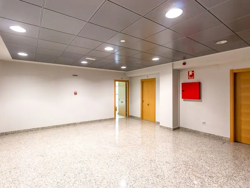 Local de 96m2 en Toledo con Ascensor Garaje Jardin y Piscina