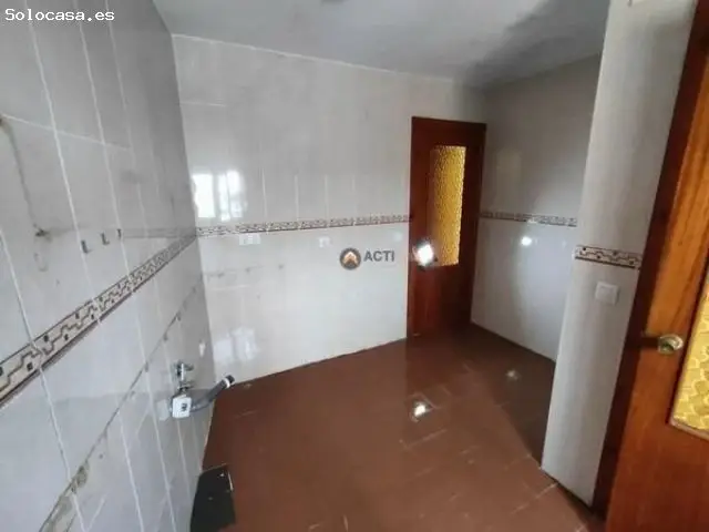 Venta de Chalet Adosado a Reformar en Malpartida de Plasencia