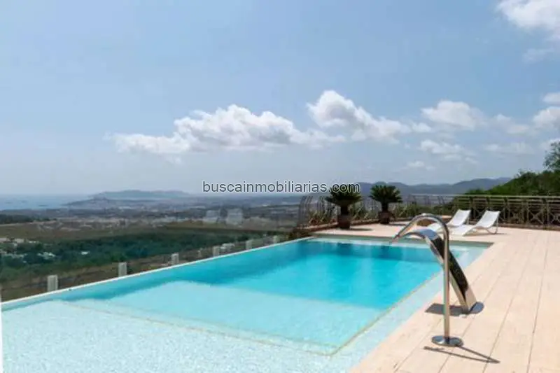Villa de Lujo en Ibiza con Vistas Impresionantes
