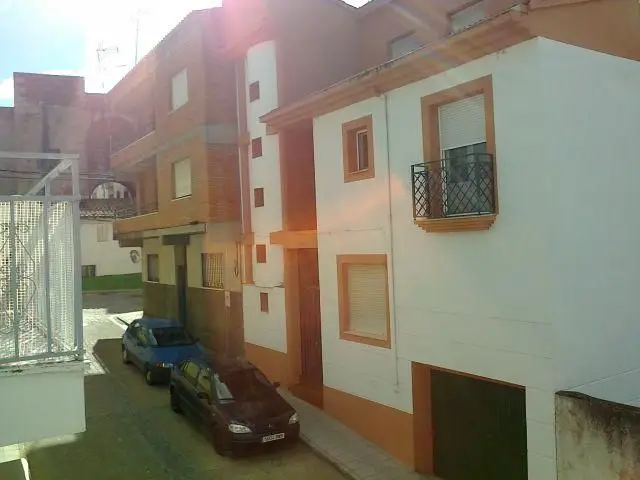 Adosado en Coria con Garaje de 60m2 y 4 Habitaciones