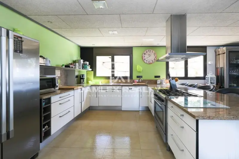 Chalet de Lujo en Lloret de Mar con Vistas al Mar y Piscina