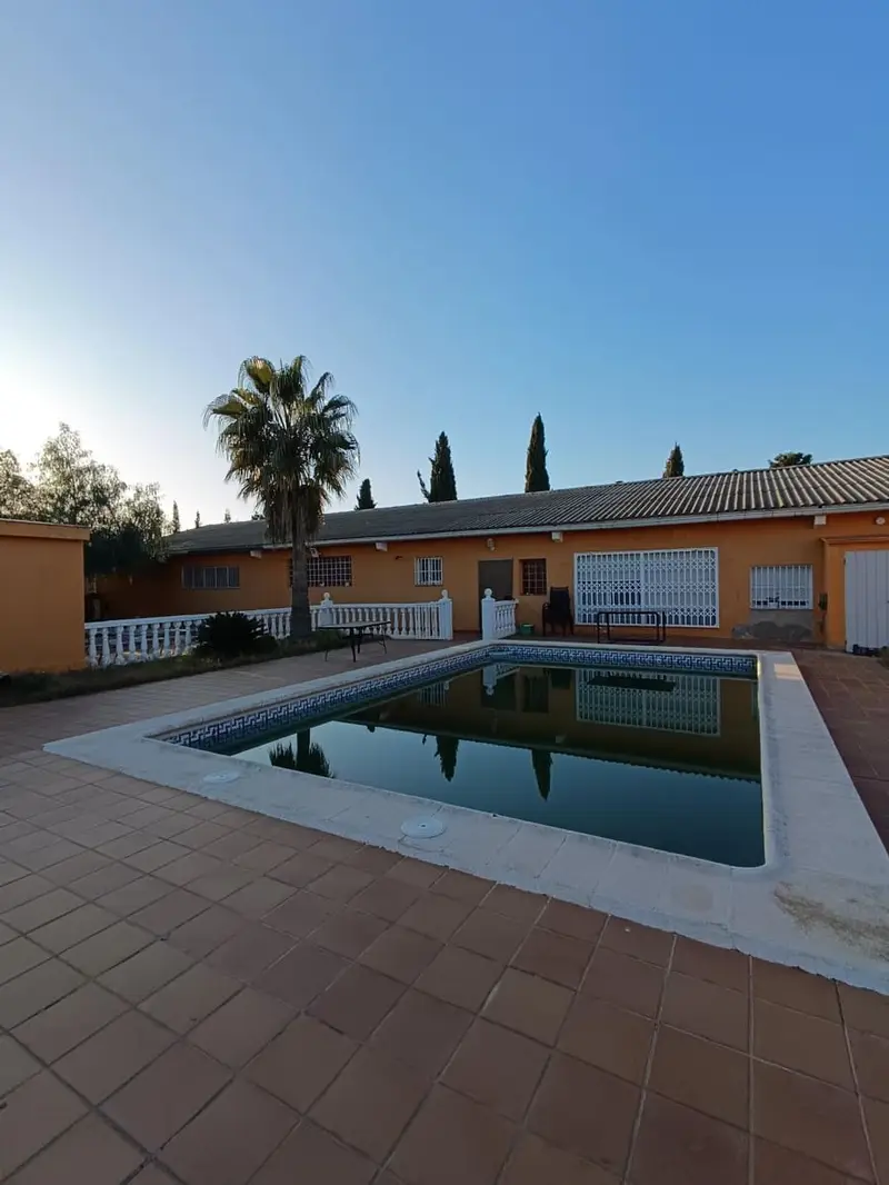 Casa Rural en Llíria con Gran Parcela y Almacén