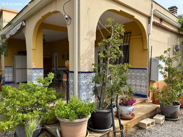 Chalet en Monforte del Cid con Piscina y Zona de Ocio