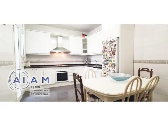 Edificio con Local Comercial y Vivienda Duplex en Venta Calella