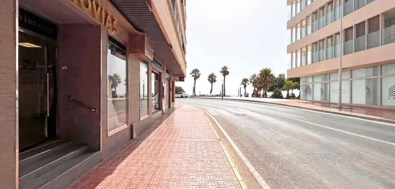 Local Comercial en Torrevieja Primera Linea de Playa