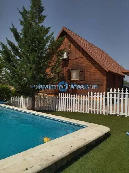 Chalet en Venta Almendralejo con Piscina y Casa de Madera