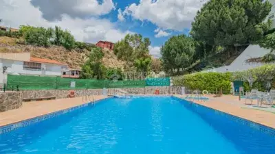Casa Adosada en Cenes de la Vega con 3 Baños y Piscina