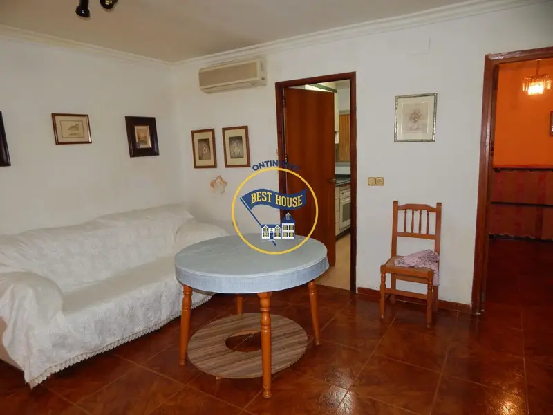 Casa en venta en L'Olleria 102m2 con terraza y 3 habitaciones