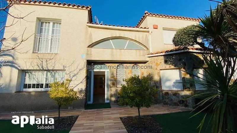 Chalet en Venta Sabadell 6 Dormitorios Piscina Jardin