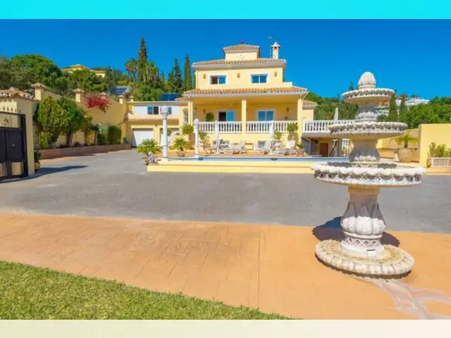 Villa de Lujo 7 Dormitorios Estepona Vistas Panoramicas